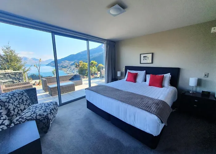 Downtown Queenstown Apartment